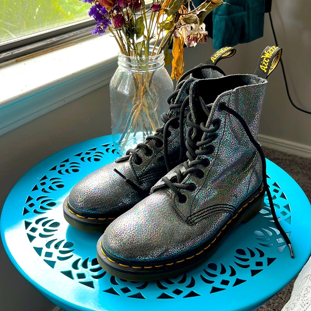 Dr. Martens Iridescent Pascals size 5